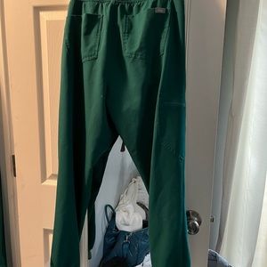 Small jogger hunter green figs